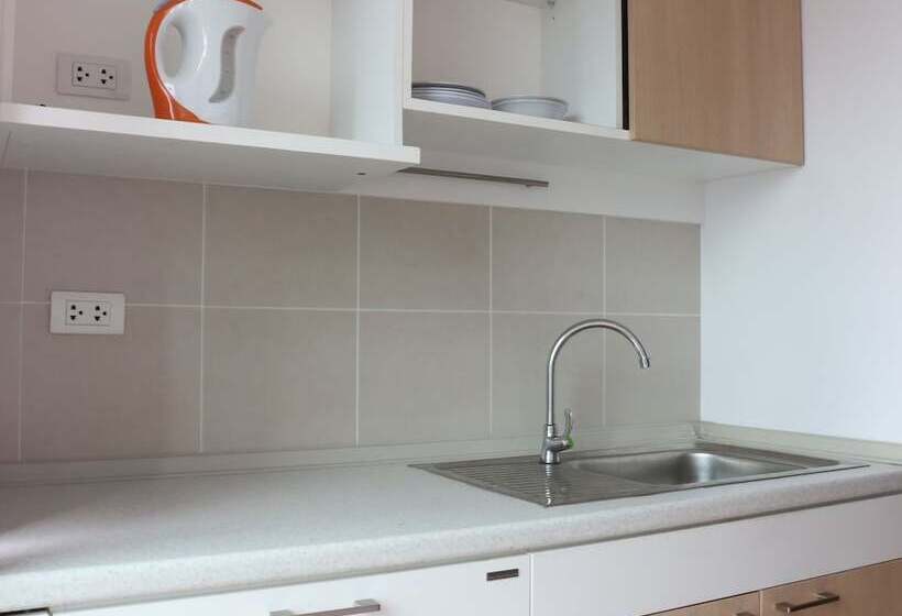 Beehive Phuket Oldtown Hostel