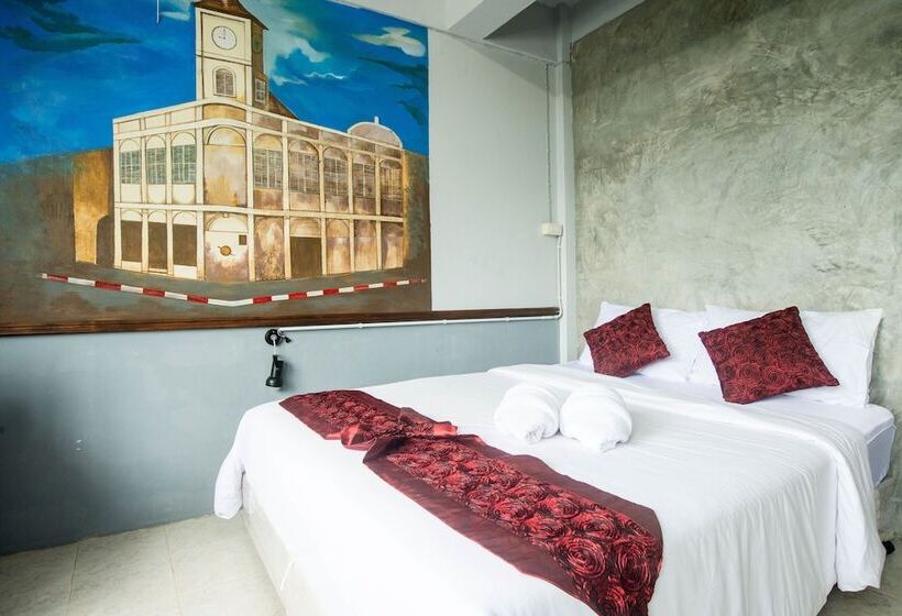 Beehive Phuket Oldtown Hostel