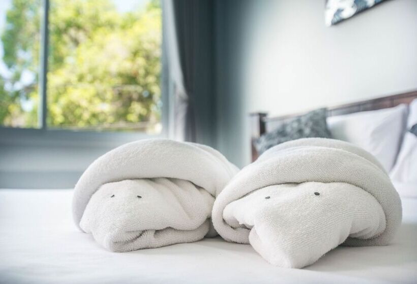 Beehive Phuket Oldtown Hostel