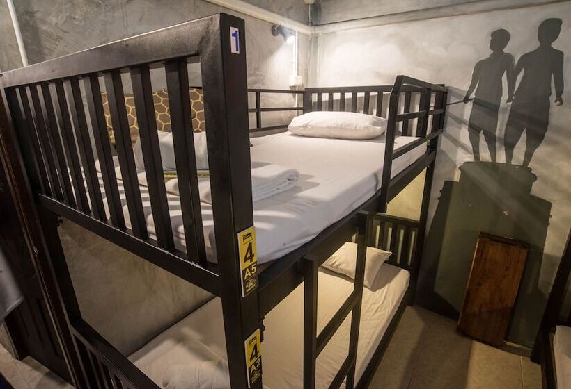 Beehive Phuket Oldtown Hostel