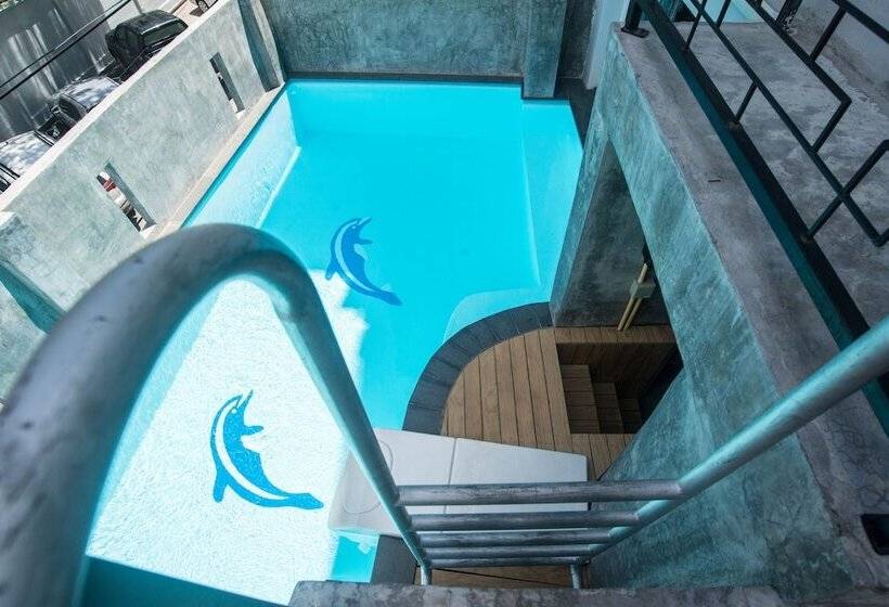 Beehive Phuket Oldtown Hostel