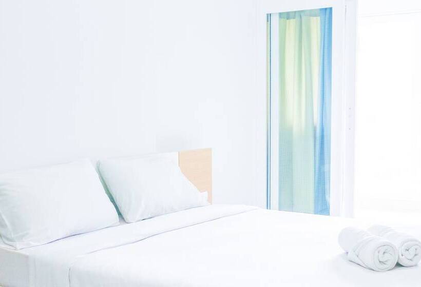 Beehive Phuket Oldtown Hostel