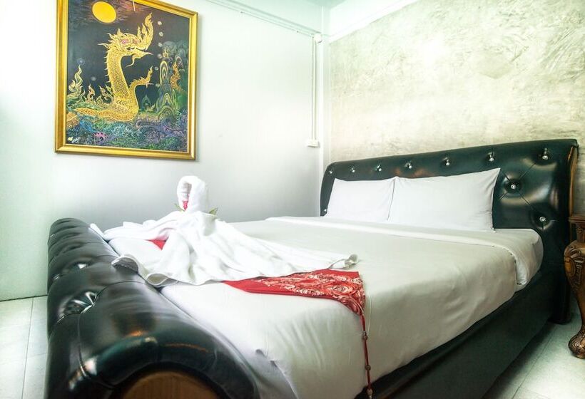 Beehive Phuket Oldtown Hostel