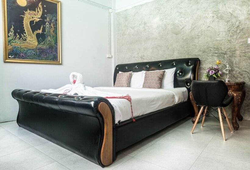 Beehive Phuket Oldtown Hostel