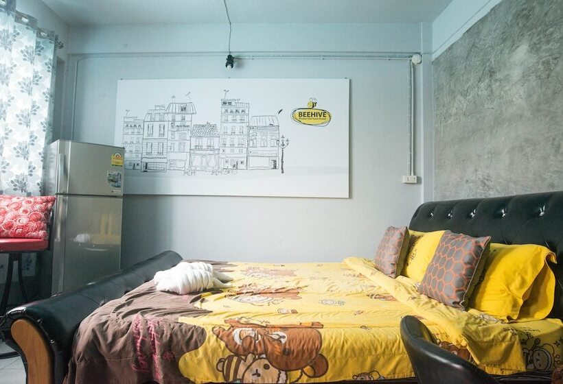 Beehive Phuket Oldtown Hostel