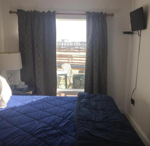 Dolphin Cove Motel