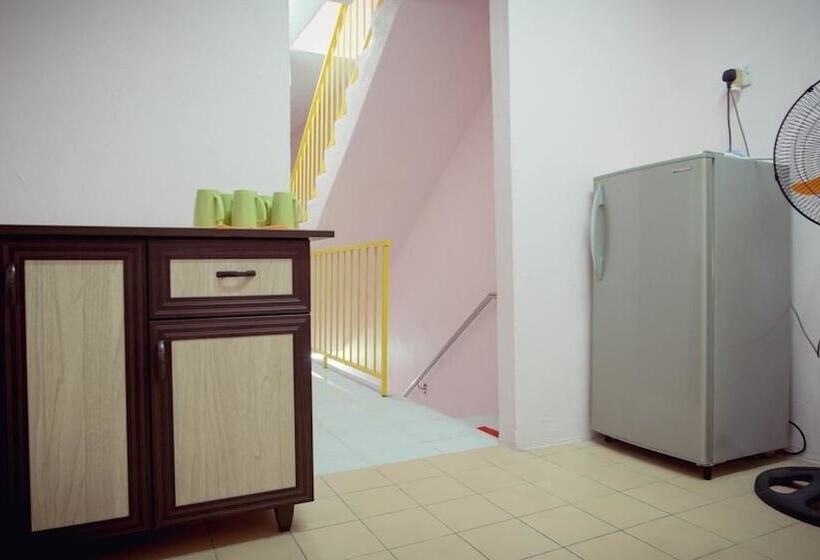 Holidayhome 45a Taman Desa Pangkor