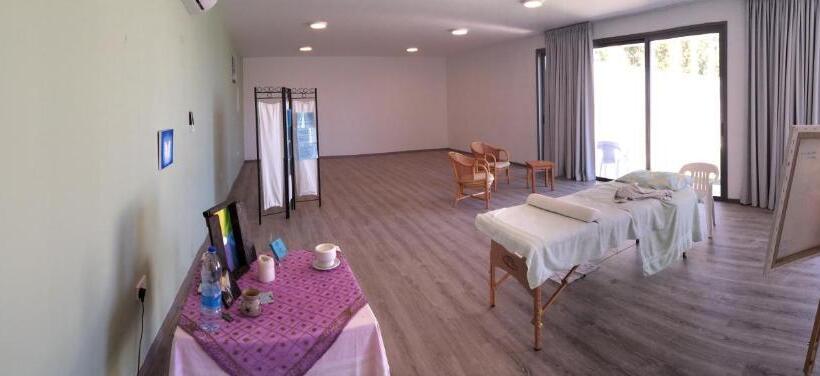 בית מלון כפרי Aphrodite Beach