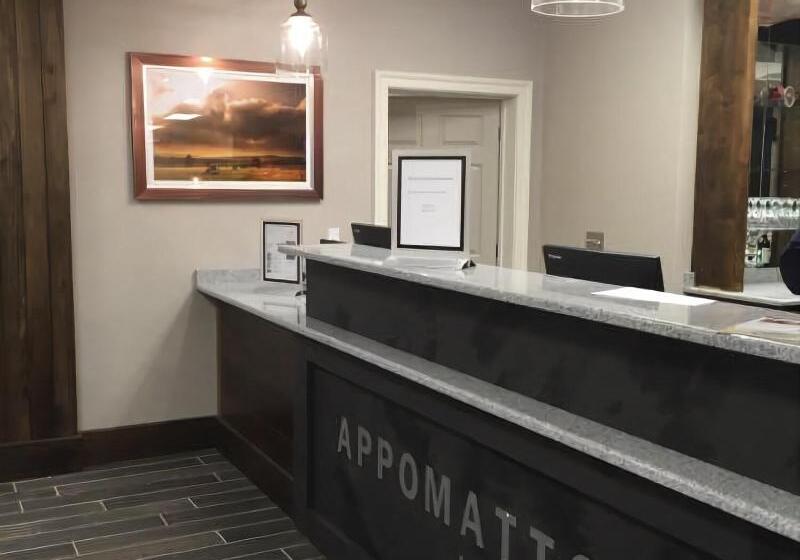 فندق Appomattox Inn And Suites