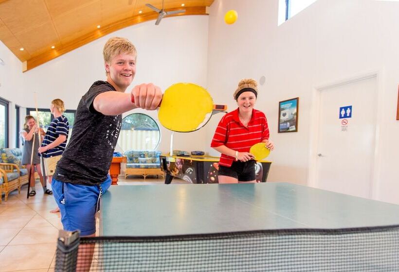 בית מלון כפרי Big4 Middleton Beach Holiday Park