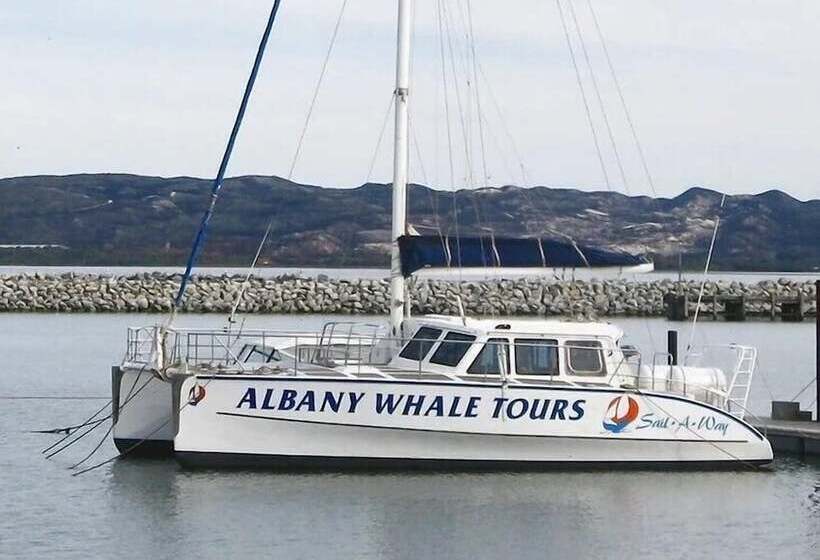 בית מלון כפרי Big4 Middleton Beach Holiday Park