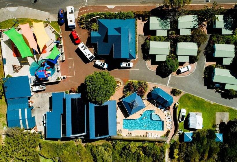 בית מלון כפרי Big4 Middleton Beach Holiday Park