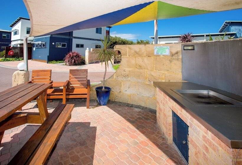 בית מלון כפרי Big4 Middleton Beach Holiday Park