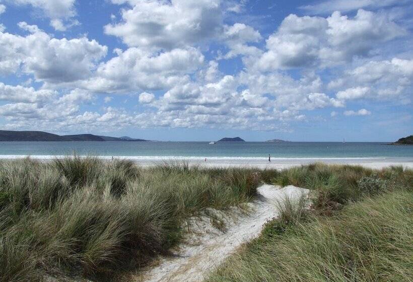 בית מלון כפרי Big4 Middleton Beach Holiday Park