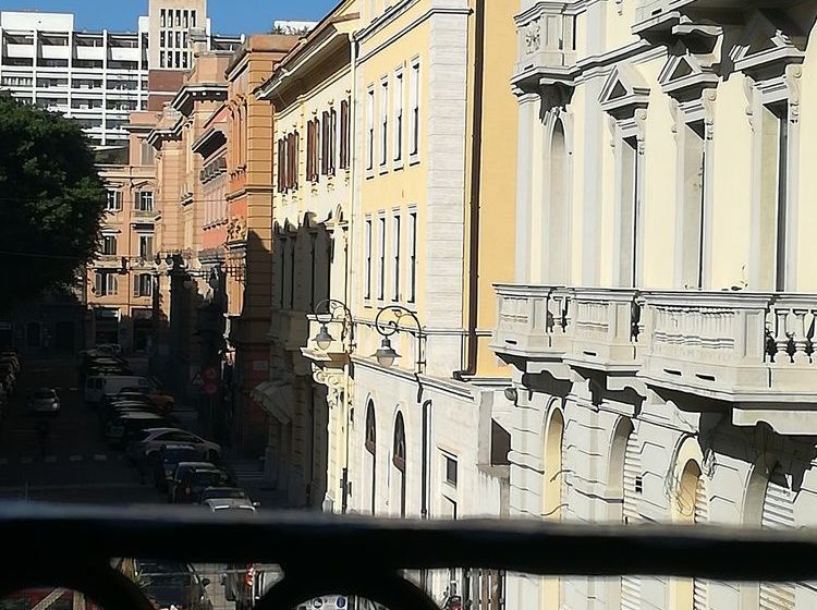 酒店 Cagliari Novecento