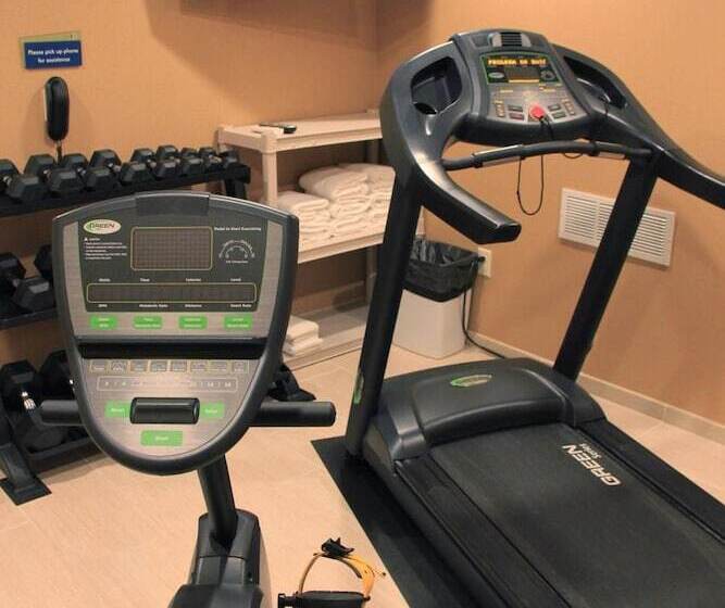 فندق Castle Rock Inn & Suites