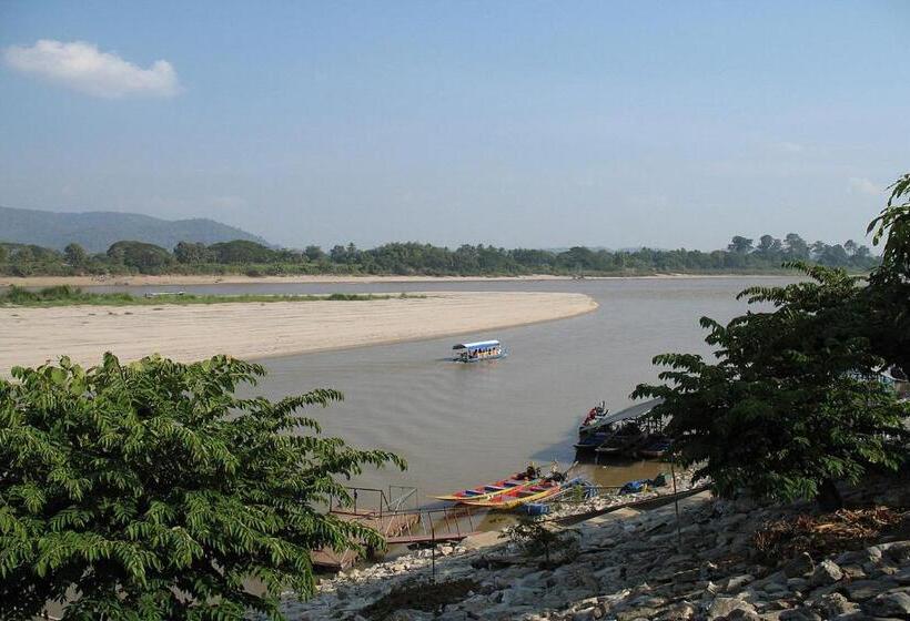 בית מלון כפרי Chiangsangoldenland Resort 2