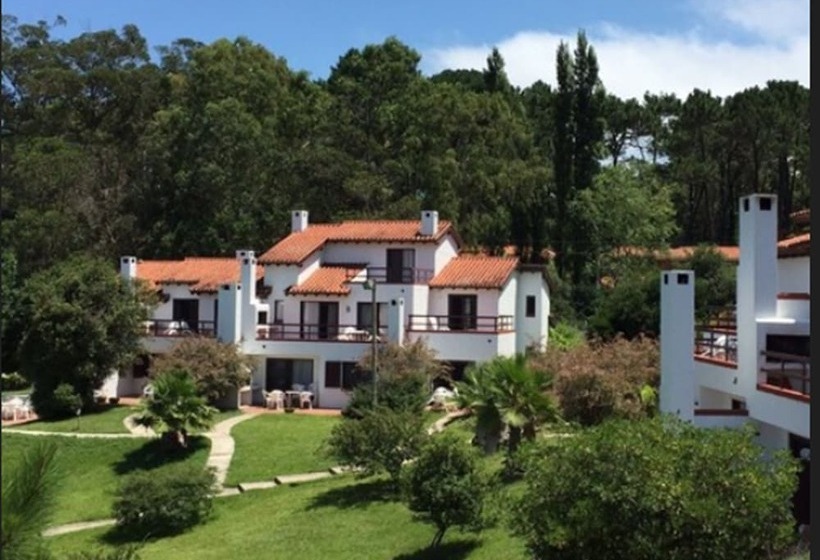 בית מלון כפרי Costa Brava Resort