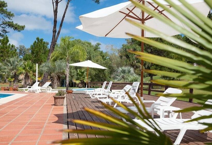 בית מלון כפרי Costa Brava Resort