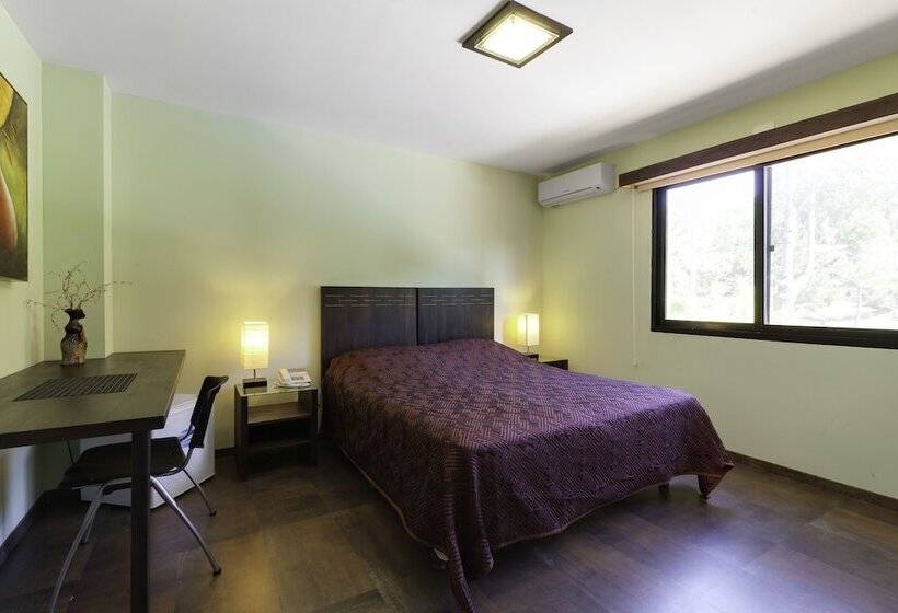 בית מלון כפרי Costa Brava Resort