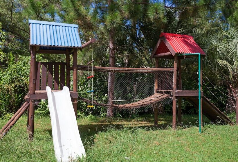 בית מלון כפרי Costa Brava Resort