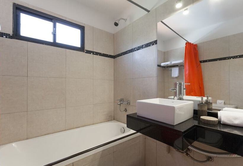 בית מלון כפרי Costa Brava Resort