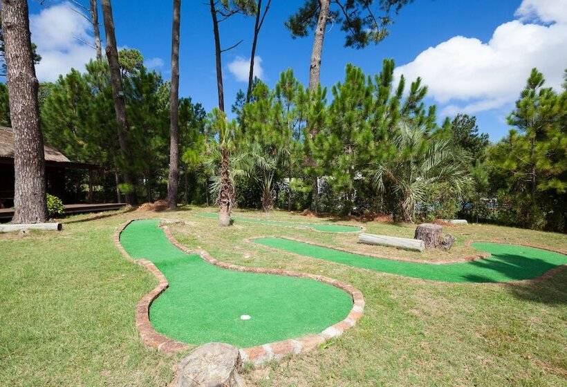 בית מלון כפרי Costa Brava Resort