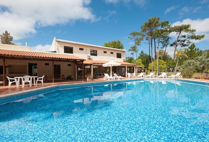 בית מלון כפרי Costa Brava Resort