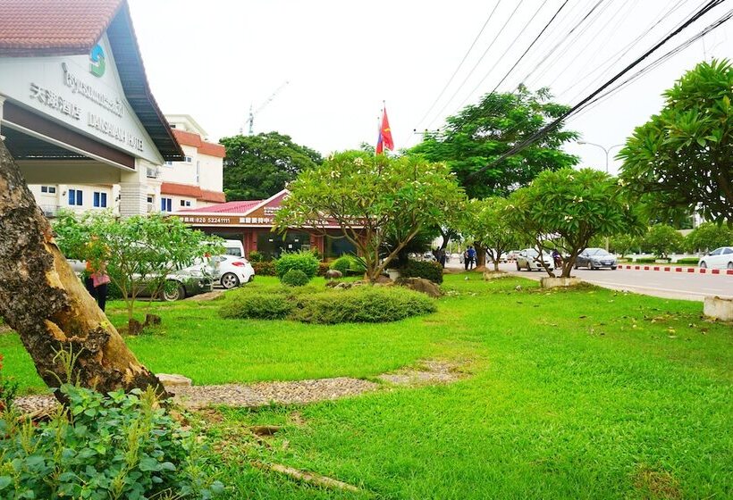 Отель Dansavanh Vientiane