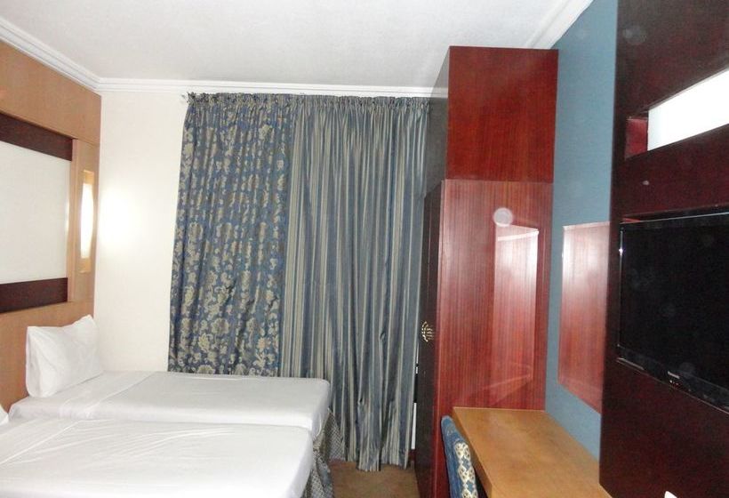 Отель Elaf Al Bustan