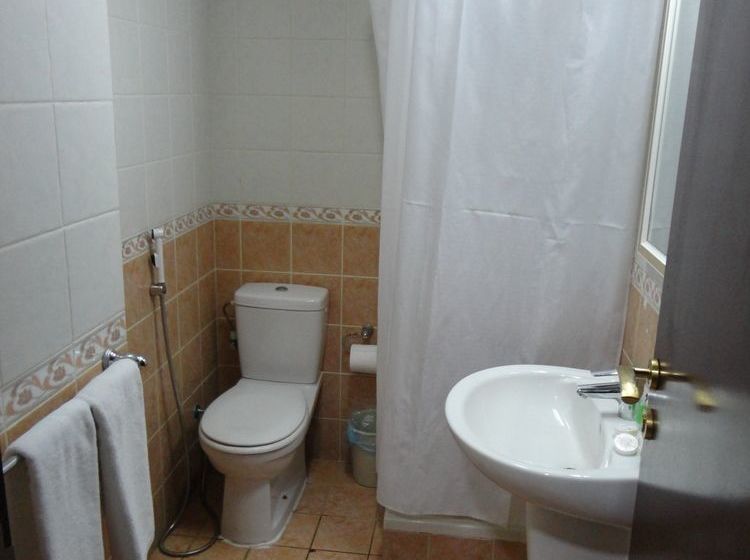 Отель Elaf Al Bustan