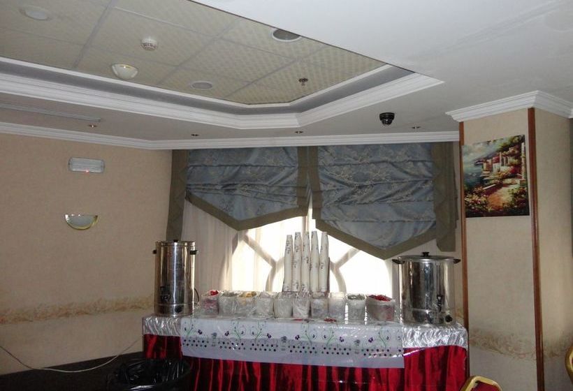 Отель Elaf Al Bustan