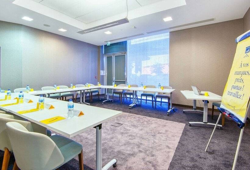 هتل Golden Tulip Marseille Euromed