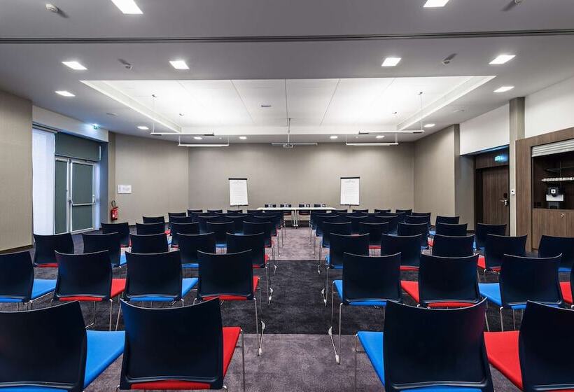 هتل Golden Tulip Marseille Euromed