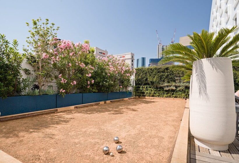 هتل Golden Tulip Marseille Euromed