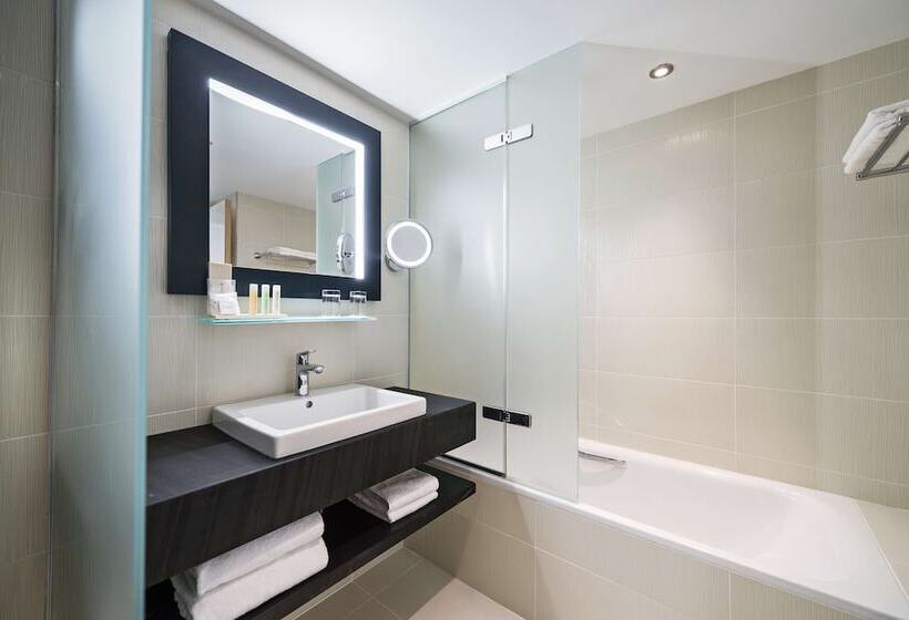 هتل Golden Tulip Marseille Euromed