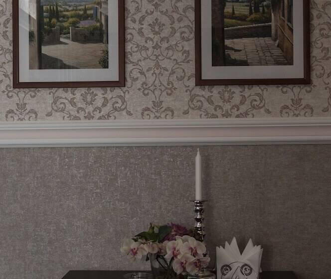 ホテル Griboedov House