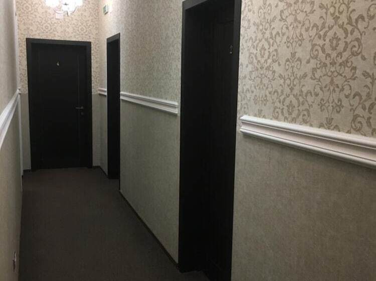 ホテル Griboedov House