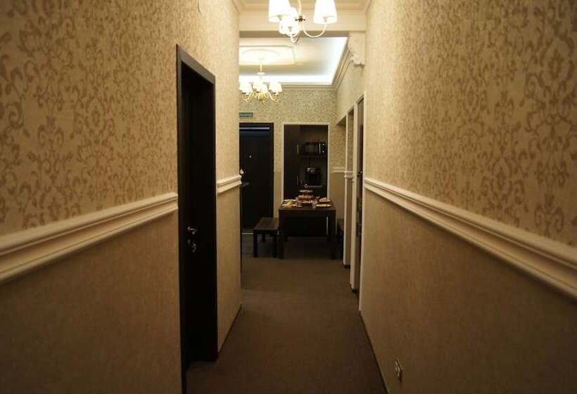 ホテル Griboedov House