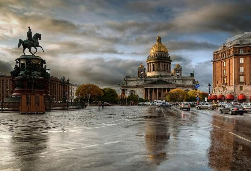 ホテル Griboedov House