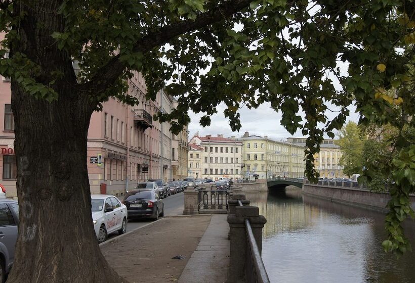 ホテル Griboedov House