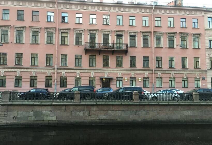 ホテル Griboedov House