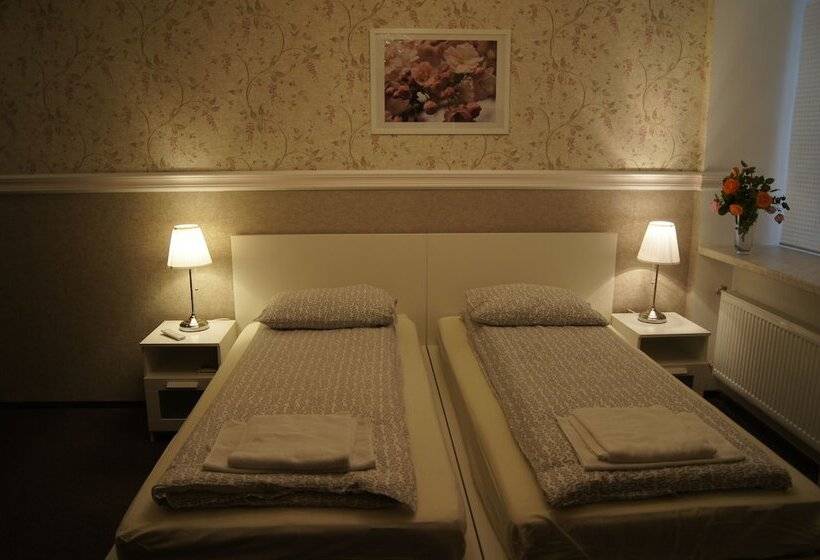 ホテル Griboedov House