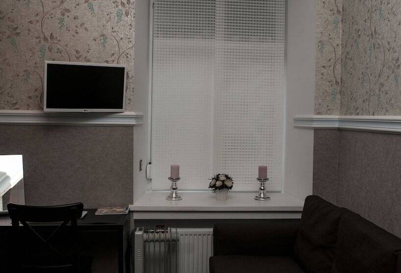 ホテル Griboedov House