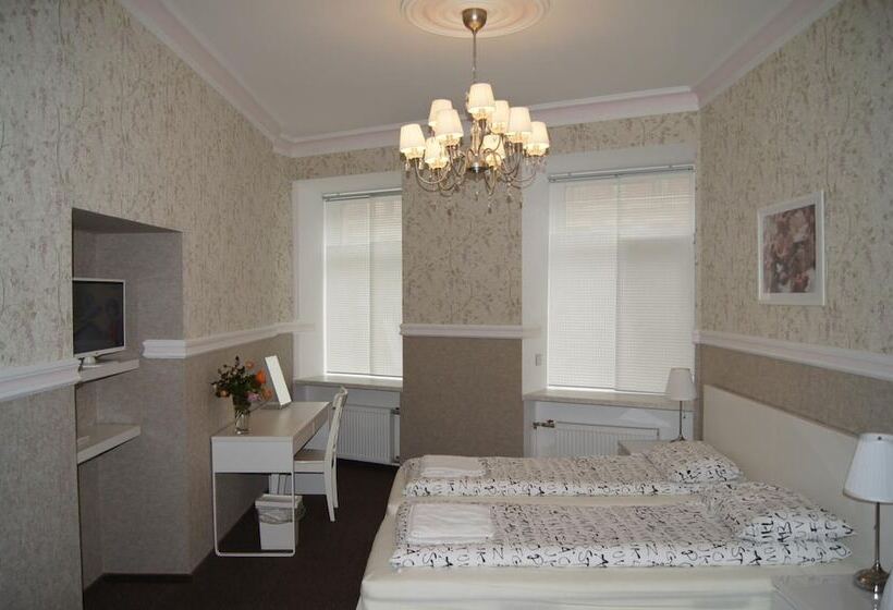 ホテル Griboedov House