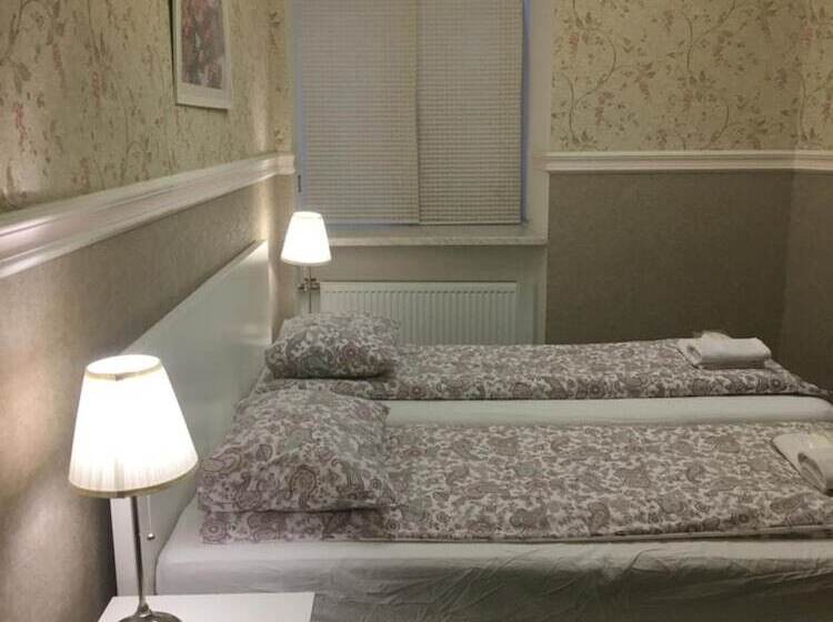 ホテル Griboedov House