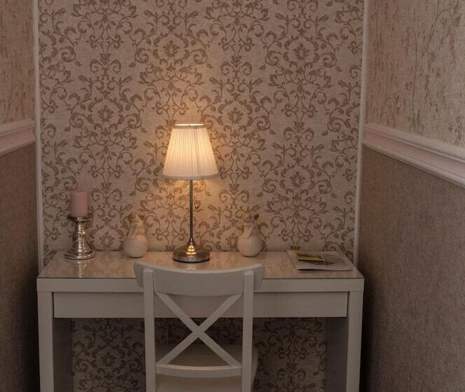 ホテル Griboedov House