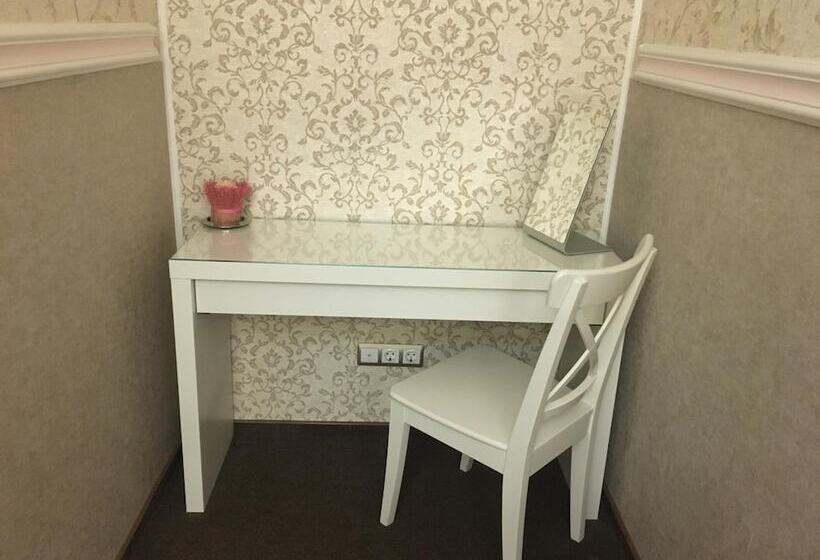 ホテル Griboedov House