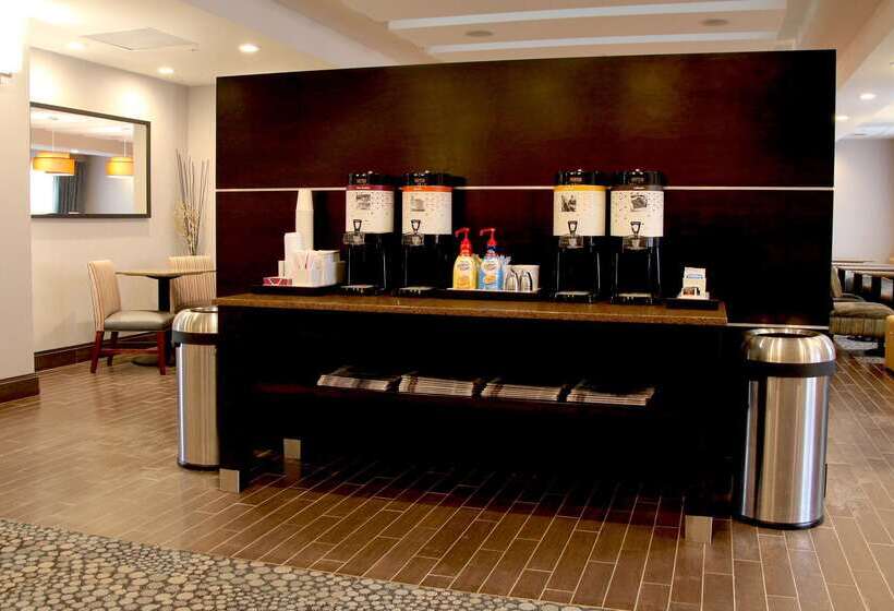 Отель Hampton Inn Suffolk