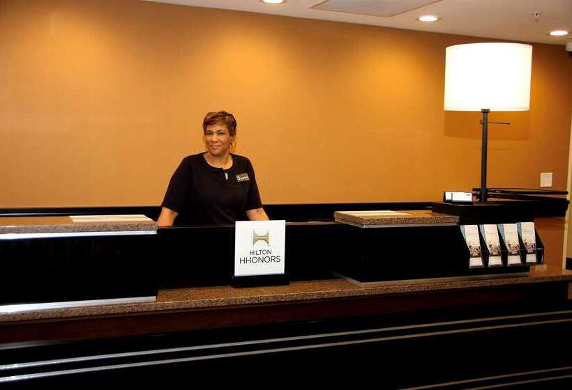 Отель Hampton Inn Suffolk